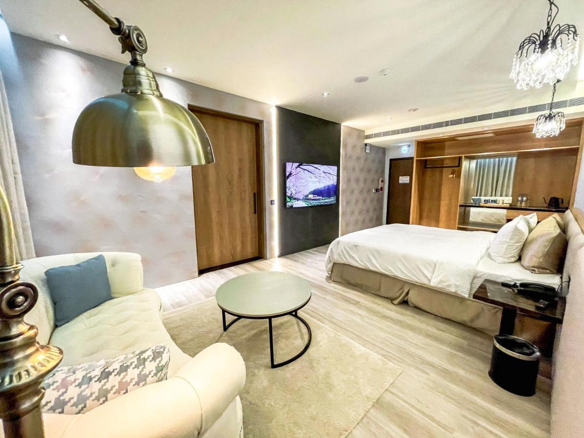 Fifth Avenue Motel Đài Trung Ngoại thất bức ảnh