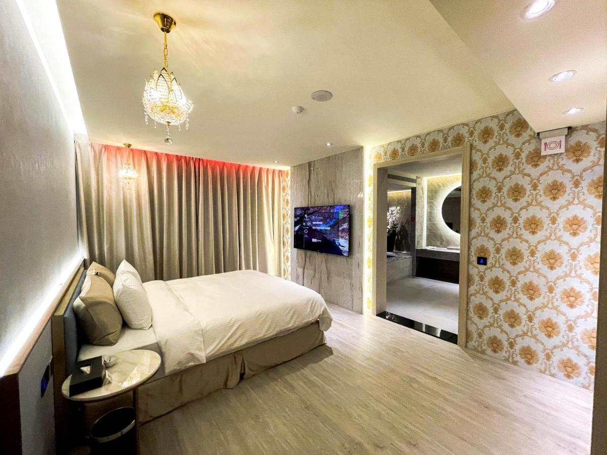 Fifth Avenue Motel Đài Trung Ngoại thất bức ảnh