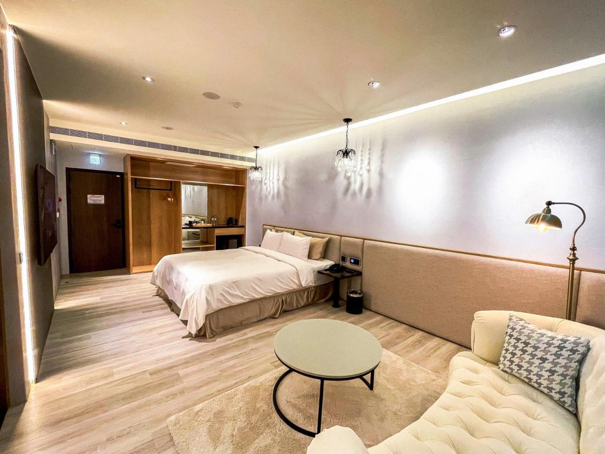 Fifth Avenue Motel Đài Trung Ngoại thất bức ảnh