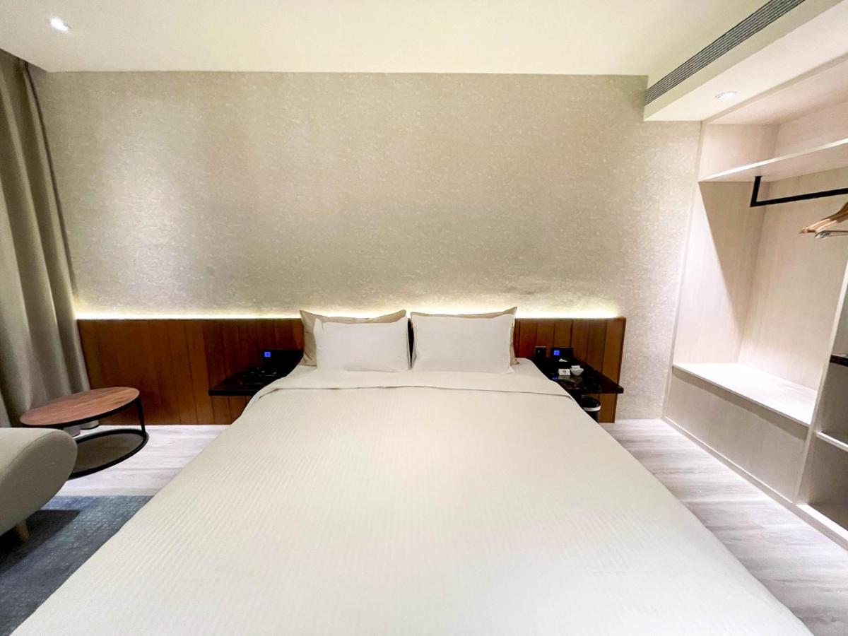 Fifth Avenue Motel Đài Trung Ngoại thất bức ảnh
