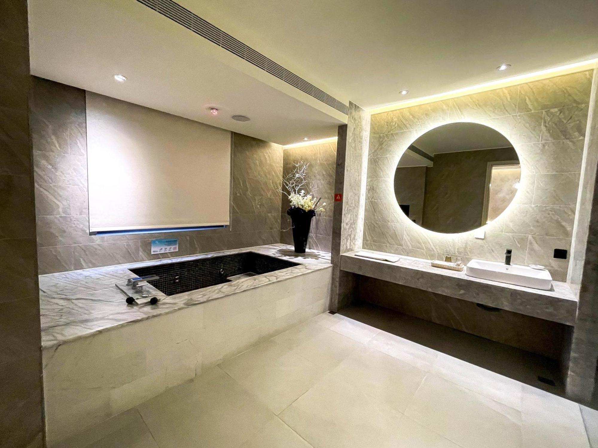 Fifth Avenue Motel Đài Trung Ngoại thất bức ảnh