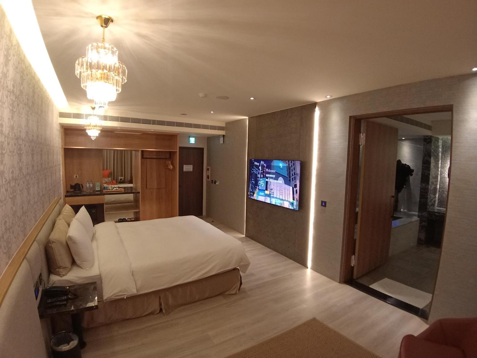 Fifth Avenue Motel Đài Trung Ngoại thất bức ảnh